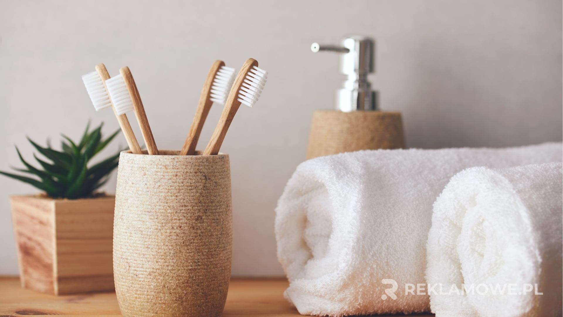 Eko szczoteczki reklamowe na biodegradowalnym tle