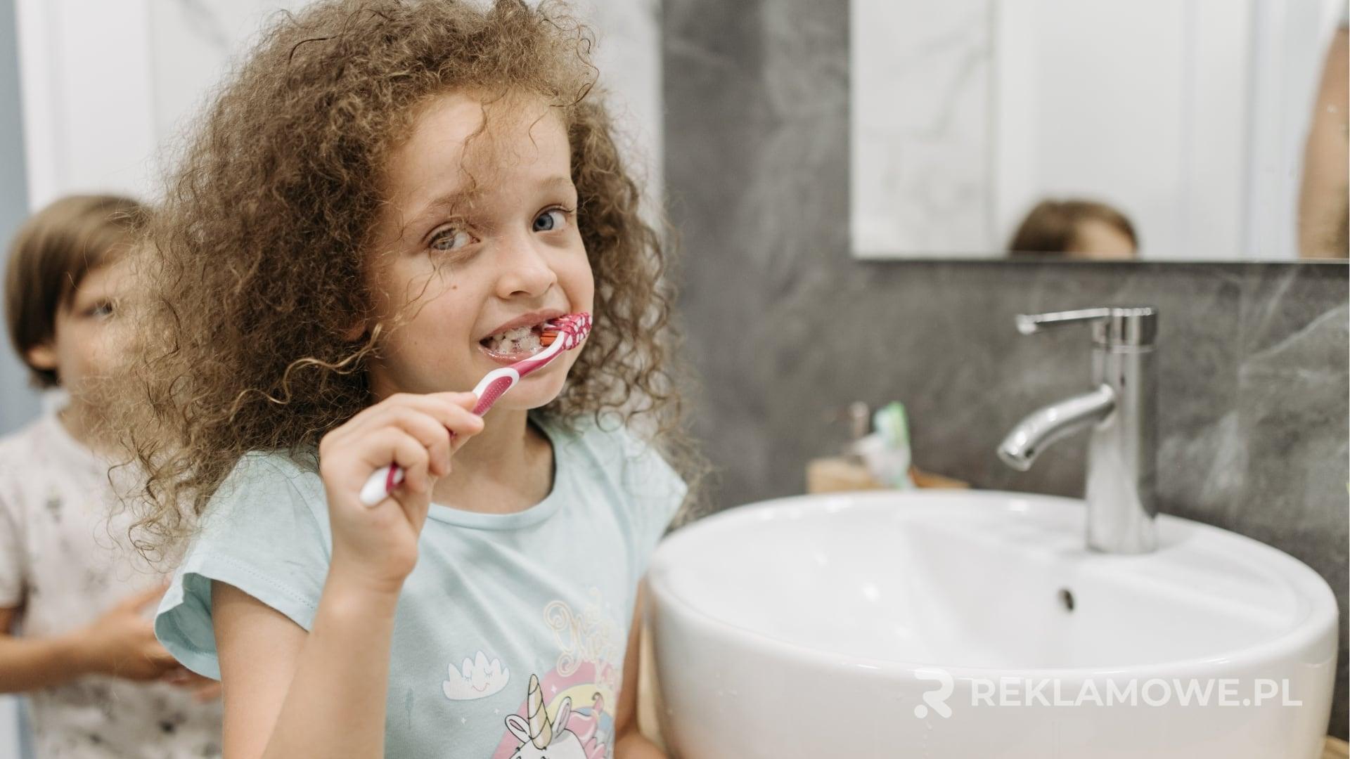 Efektywne wykorzystanie szczoteczek w reklamie Szczoteczka reklamowa jako element kampanii marketingowej
