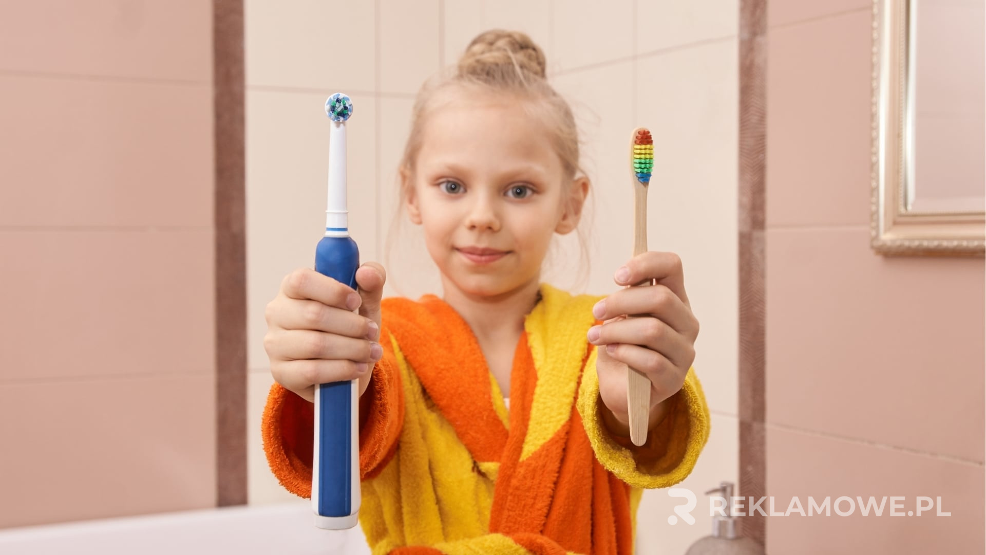 Logo firmy na szczoteczce reklamowej w ciekawym miejscu nadruku