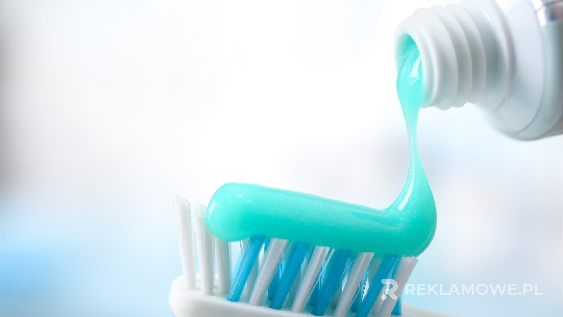 Jak promować zdrowie oralne za pomocą szczoteczek reklamowych? Szczoteczka do zębów jako narzędzie promocji zdrowia oralnego