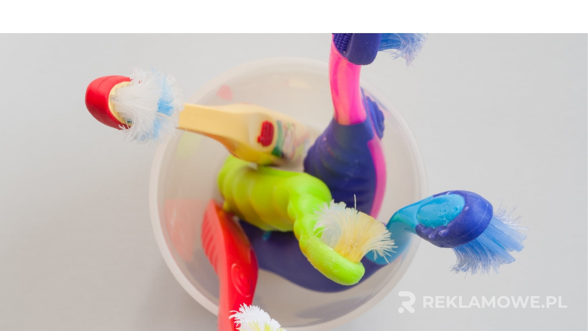 Reklamowa szczoteczka do zębów w kontekście medycznym
