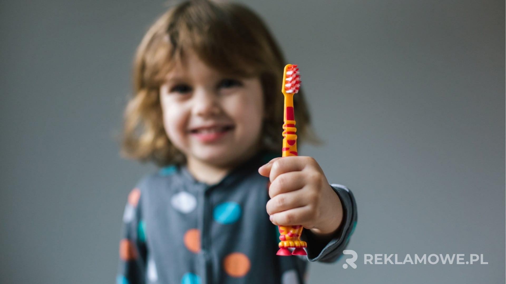 Reklamowa szczoteczka do zębów zwiększająca rozpoznawalność marki