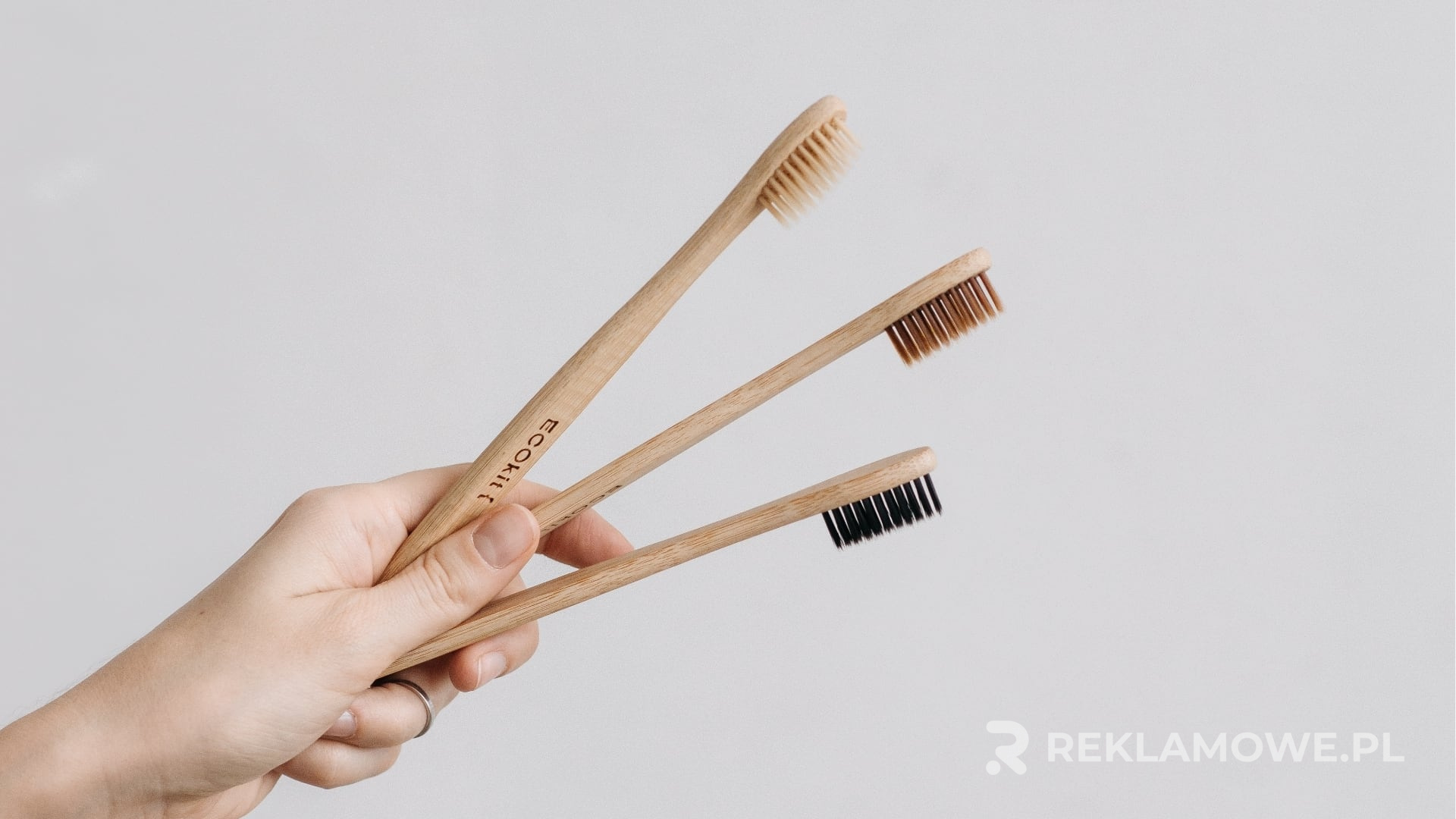 Jak szczoteczki reklamowe mogą zwiększyć rozpoznawalność Twojej marki Szczoteczka reklamowa z logo firmy