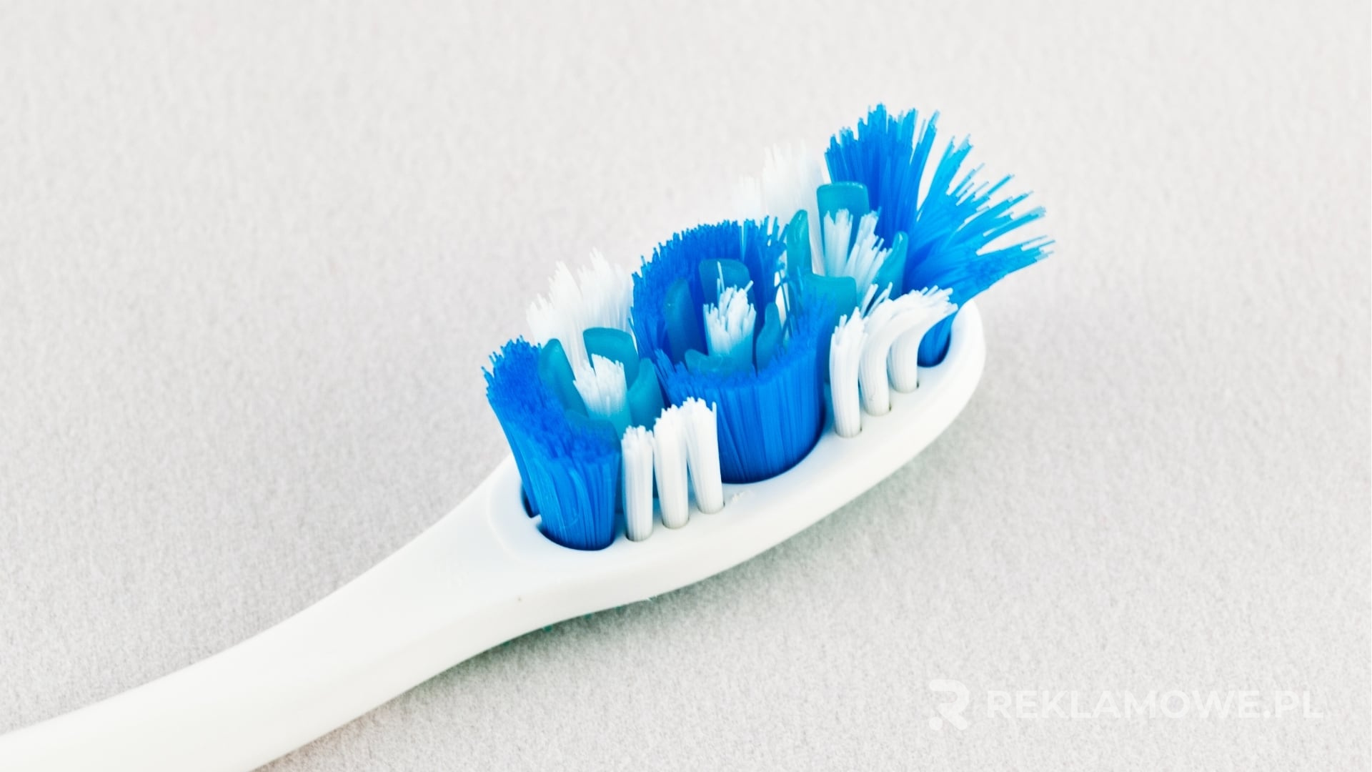 Testy trwałości szczoteczek do zębów – która najlepsza Szczoteczki do zębów poddawane testom trwałości
